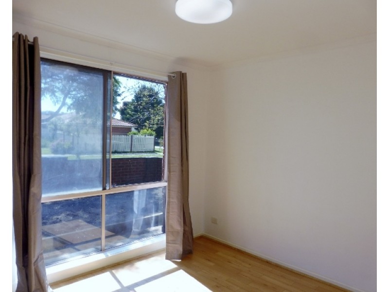 2/16 Jacinta Drive, Cranbourne West VIC 3977