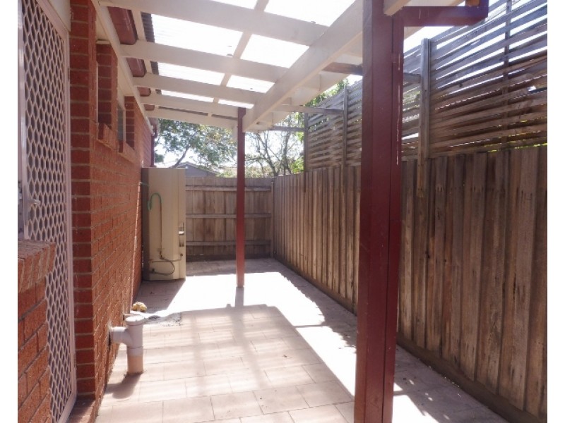 2/16 Jacinta Drive, Cranbourne West VIC 3977