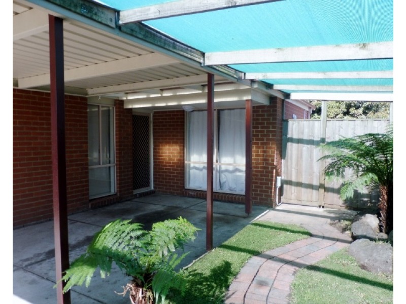 2/16 Jacinta Drive, Cranbourne West VIC 3977