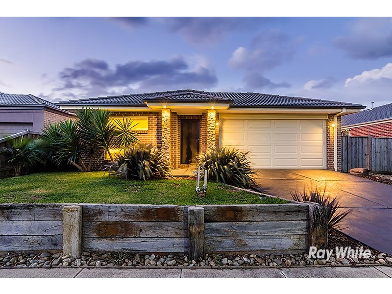 6 Yammerbook Way, Cranbourne East VIC 3977