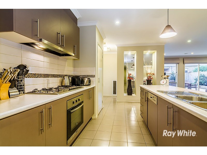 6 Yammerbook Way, Cranbourne East VIC 3977