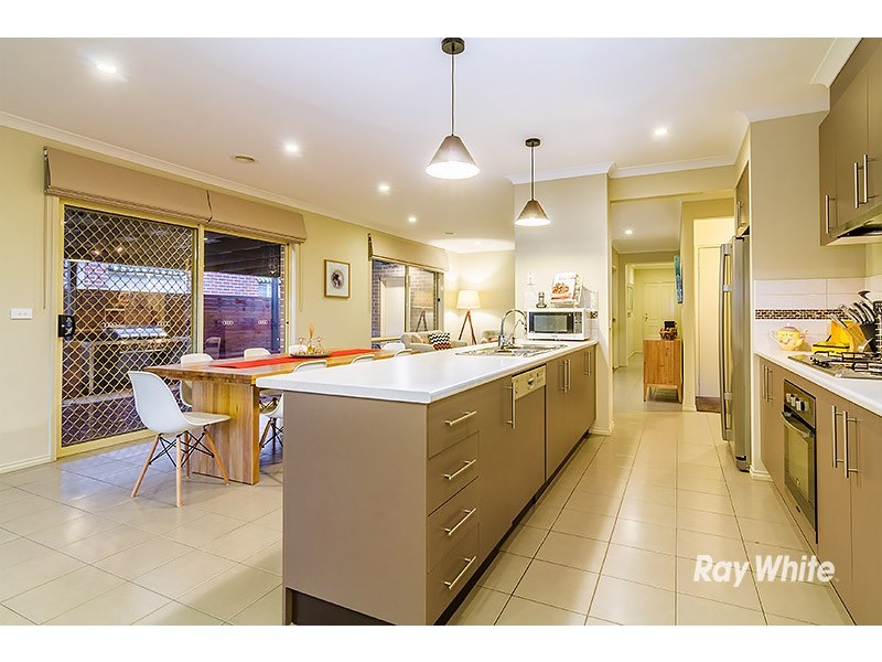 6 Yammerbook Way, Cranbourne East VIC 3977