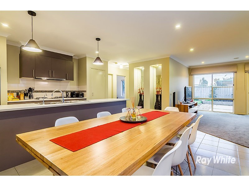 6 Yammerbook Way, Cranbourne East VIC 3977