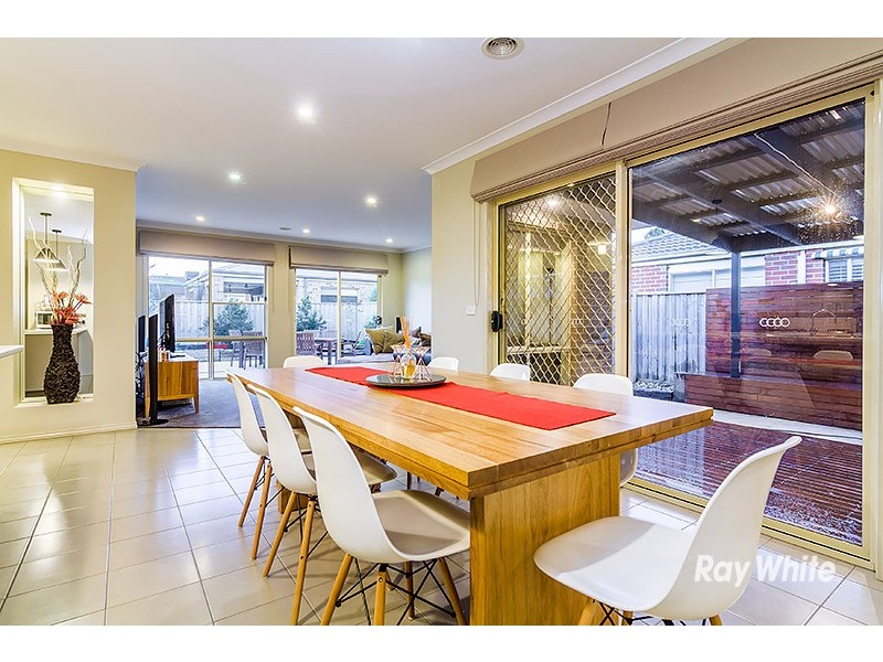 6 Yammerbook Way, Cranbourne East VIC 3977