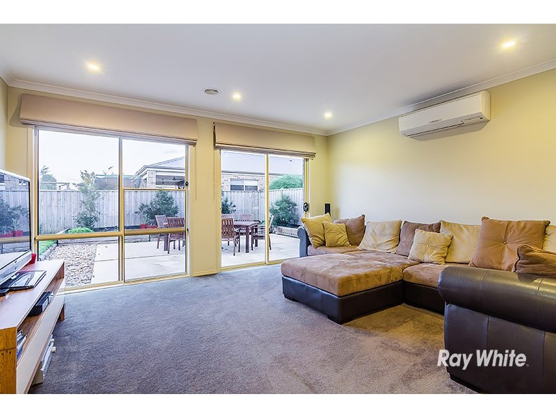 6 Yammerbook Way, Cranbourne East VIC 3977