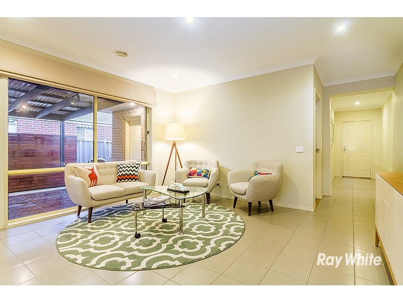 6 Yammerbook Way, Cranbourne East VIC 3977