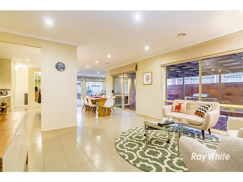 6 Yammerbook Way, Cranbourne East VIC 3977