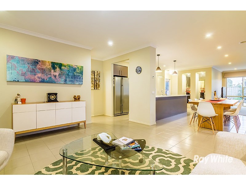 6 Yammerbook Way, Cranbourne East VIC 3977