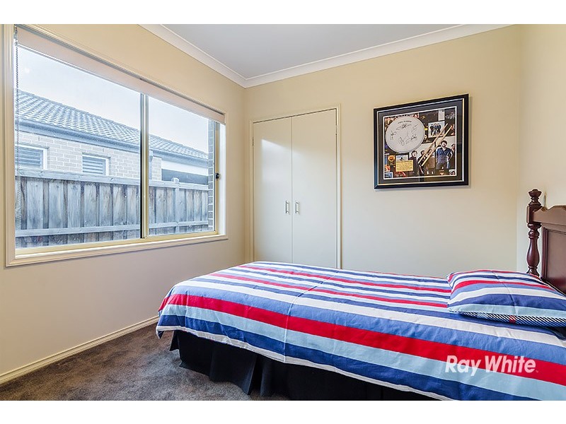 6 Yammerbook Way, Cranbourne East VIC 3977