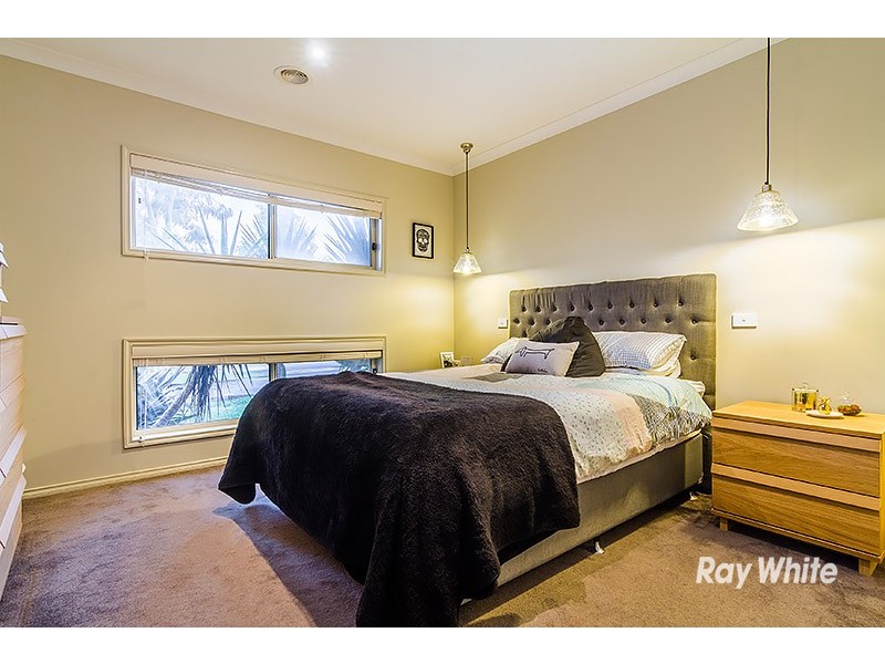 6 Yammerbook Way, Cranbourne East VIC 3977