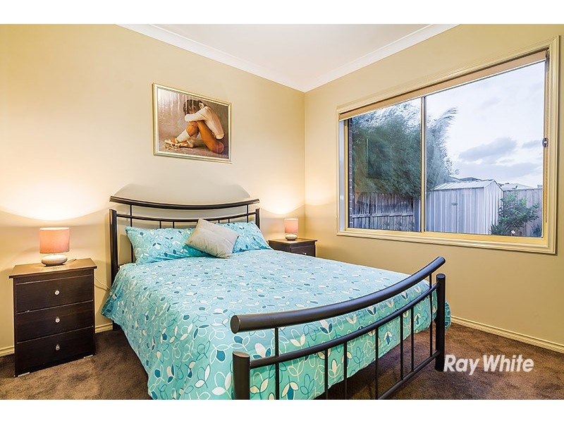 6 Yammerbook Way, Cranbourne East VIC 3977