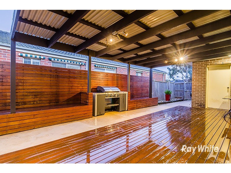 6 Yammerbook Way, Cranbourne East VIC 3977