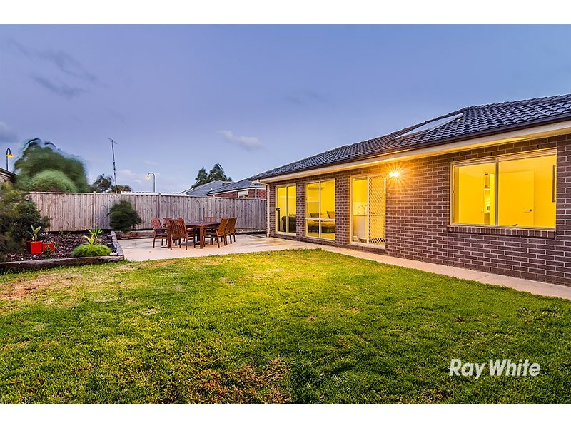 6 Yammerbook Way, Cranbourne East VIC 3977