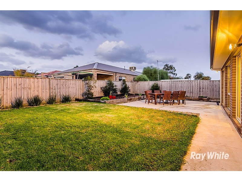 6 Yammerbook Way, Cranbourne East VIC 3977