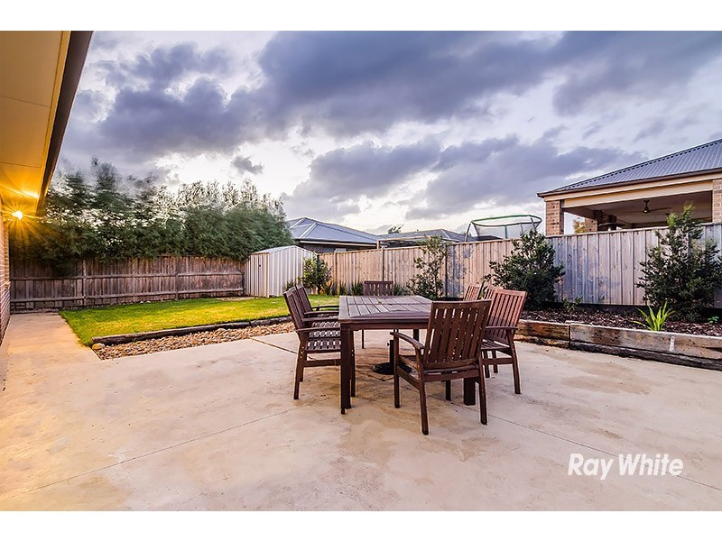 6 Yammerbook Way, Cranbourne East VIC 3977