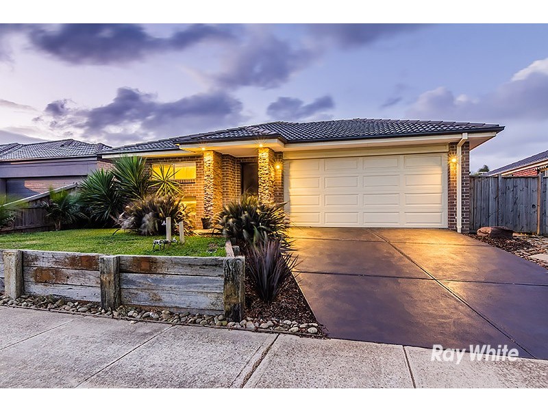 6 Yammerbook Way, Cranbourne East VIC 3977