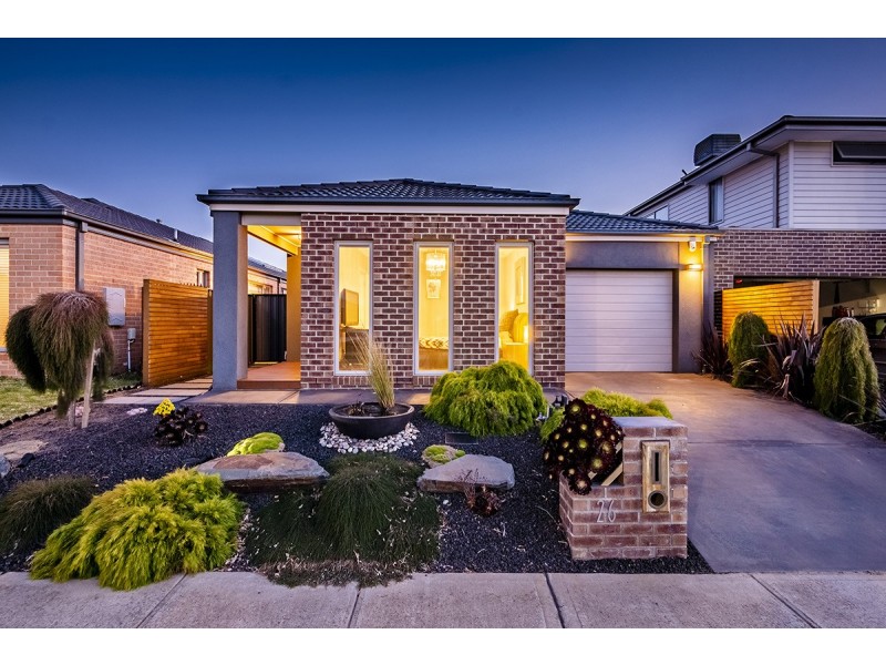 26 Fleuve Rise, Clyde North VIC 3978