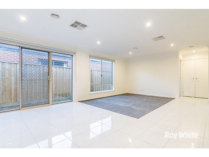 9 Queensberry Street, Cranbourne West VIC 3977