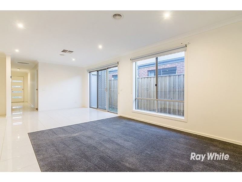 9 Queensberry Street, Cranbourne West VIC 3977