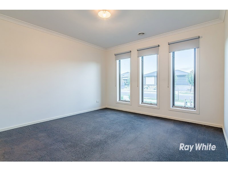 9 Queensberry Street, Cranbourne West VIC 3977