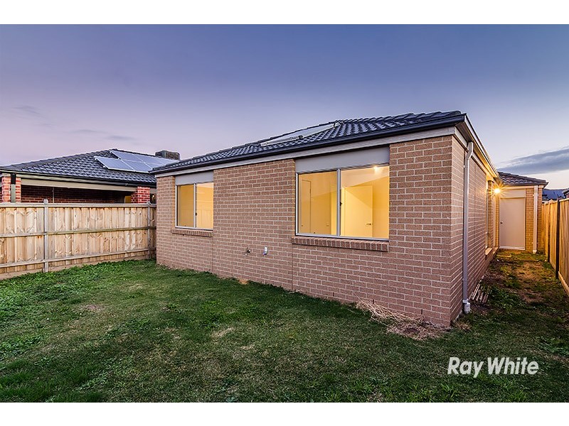 9 Queensberry Street, Cranbourne West VIC 3977
