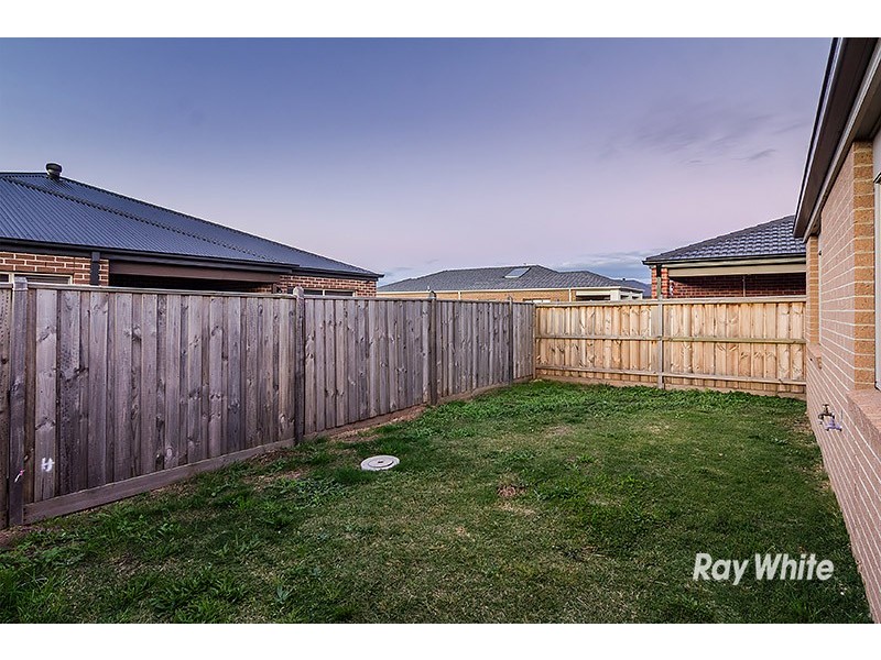 9 Queensberry Street, Cranbourne West VIC 3977