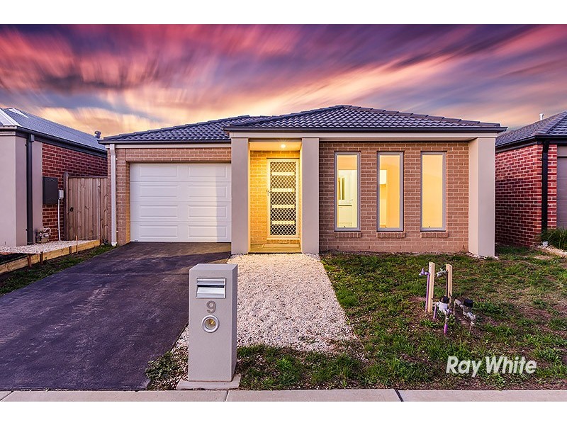 9 Queensberry Street, Cranbourne West VIC 3977