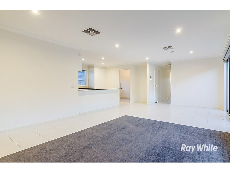 9 Queensberry Street, Cranbourne West VIC 3977