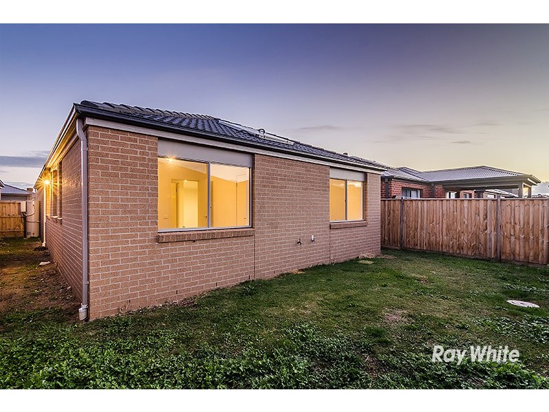 9 Queensberry Street, Cranbourne West VIC 3977