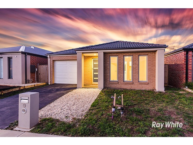 9 Queensberry Street, Cranbourne West VIC 3977