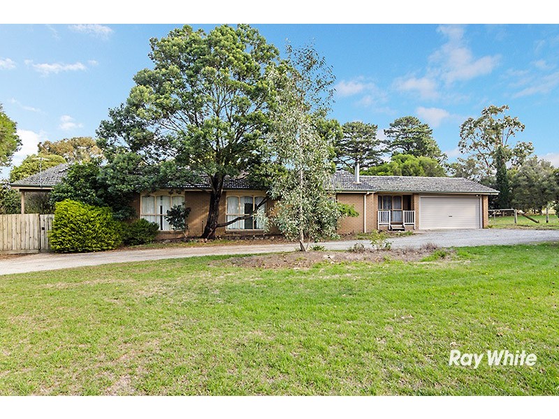 2 Garden Street, Cranbourne East VIC 3977