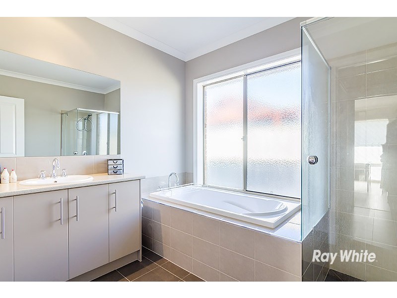 1 Donohue Street, Cranbourne East VIC 3977