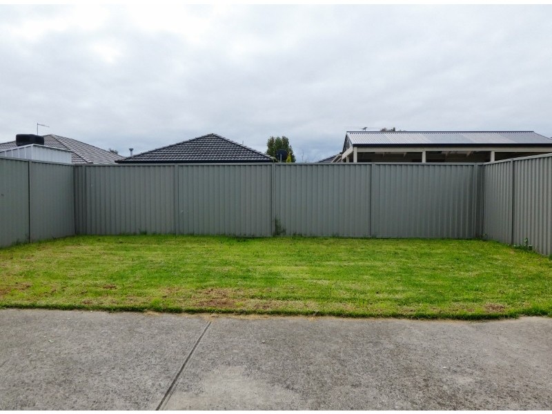 52 Greenaway Terrace, Cranbourne East VIC 3977