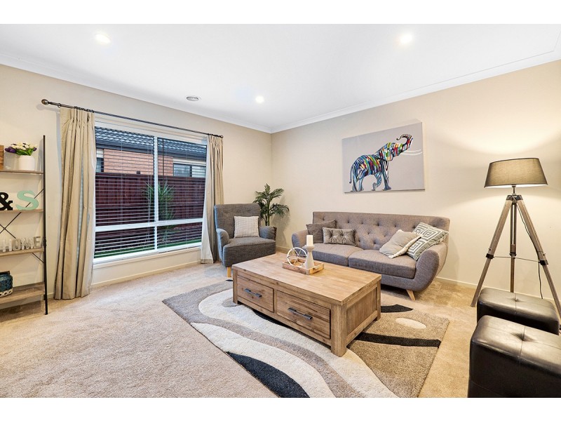 8 Wodalla Place, Lyndhurst VIC 3975