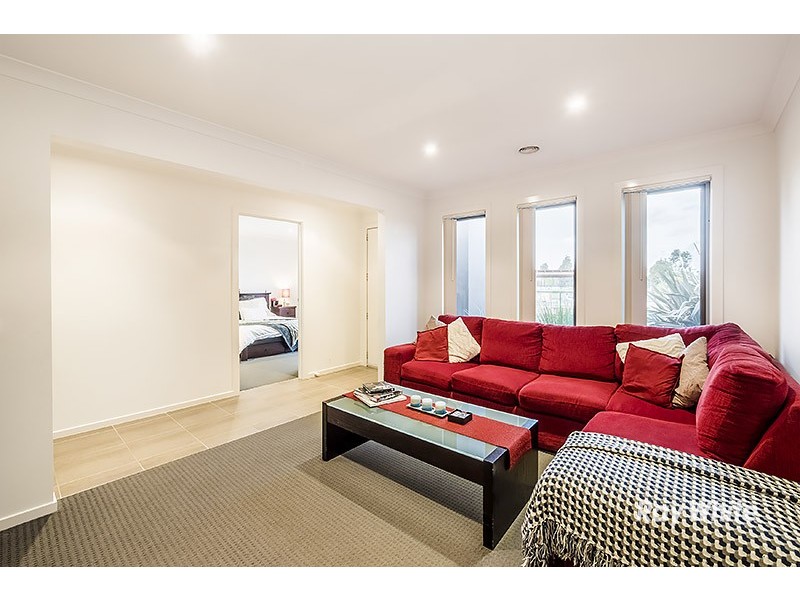 14 Nokota Lane, Clyde North VIC 3978