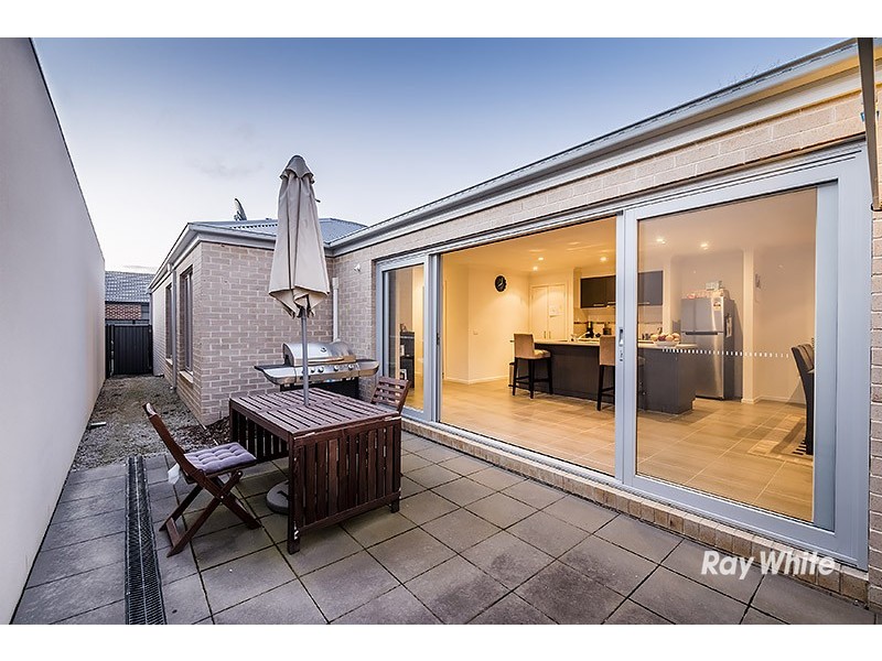 14 Nokota Lane, Clyde North VIC 3978