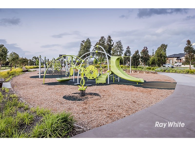 14 Nokota Lane, Clyde North VIC 3978