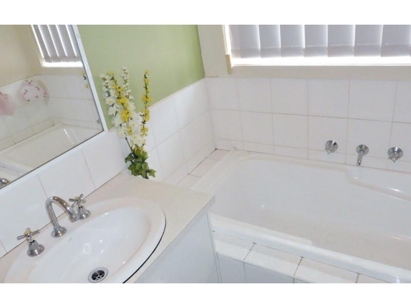 23 Greenmantle Close, Cranbourne West VIC 3977