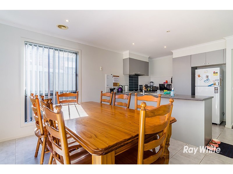 18 Cherry Blossom Chase, Pakenham VIC 3810