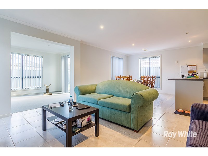 18 Cherry Blossom Chase, Pakenham VIC 3810