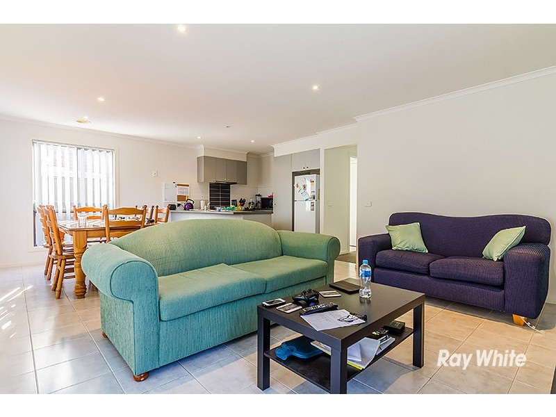 18 Cherry Blossom Chase, Pakenham VIC 3810