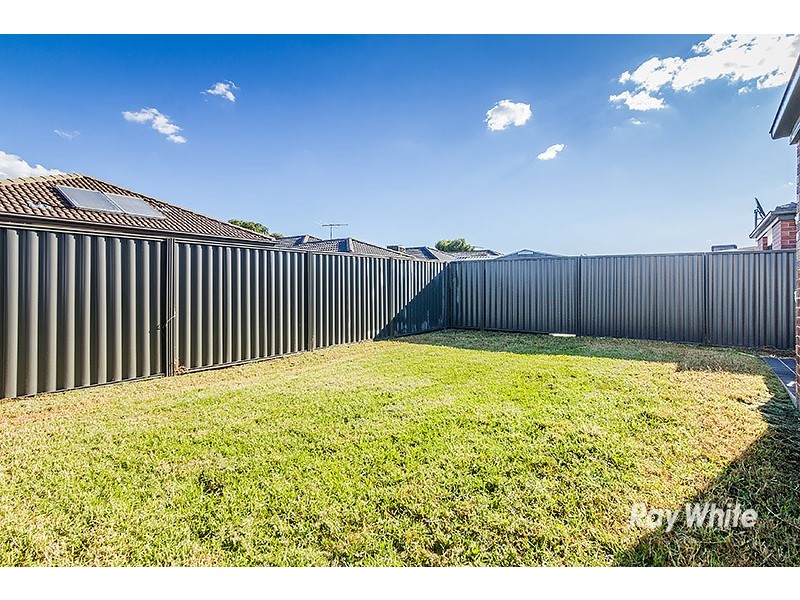 18 Cherry Blossom Chase, Pakenham VIC 3810