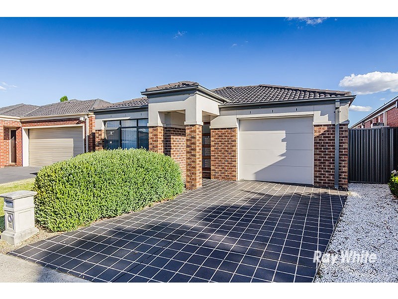 18 Cherry Blossom Chase, Pakenham VIC 3810