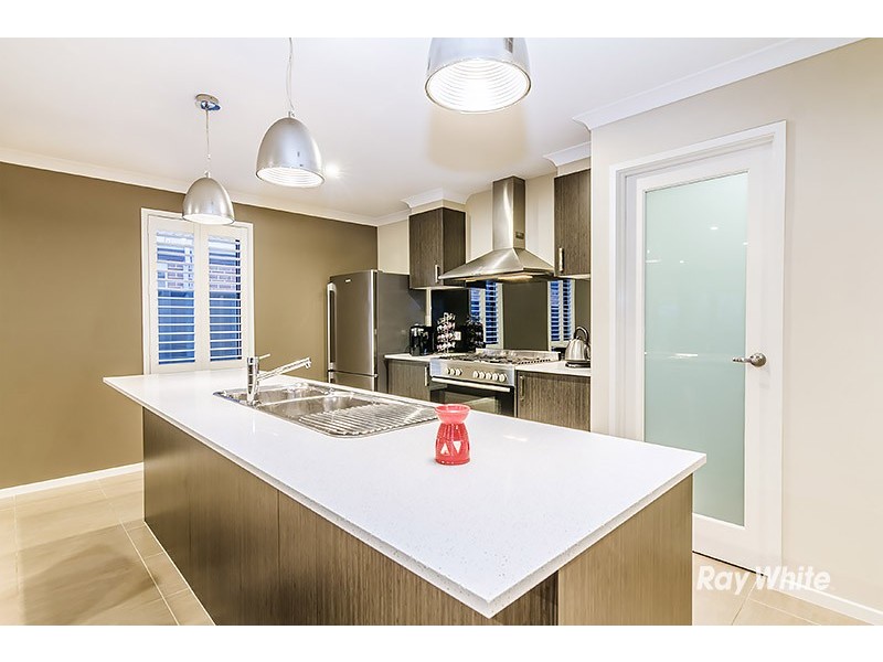 10 Pandora Drive, Cranbourne West VIC 3977