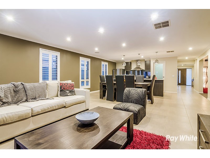 10 Pandora Drive, Cranbourne West VIC 3977