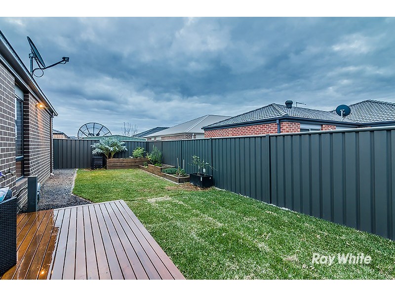 10 Pandora Drive, Cranbourne West VIC 3977