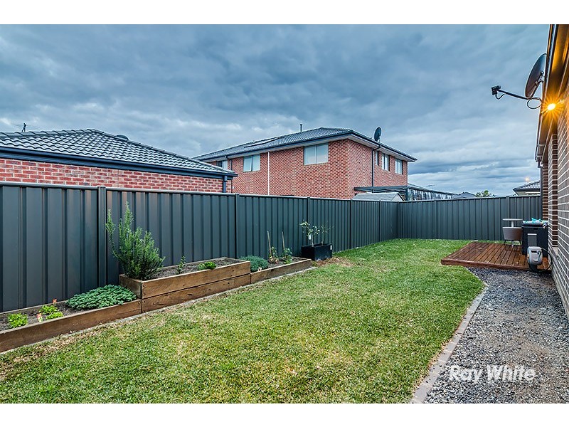 10 Pandora Drive, Cranbourne West VIC 3977