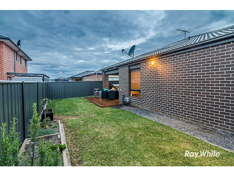 10 Pandora Drive, Cranbourne West VIC 3977