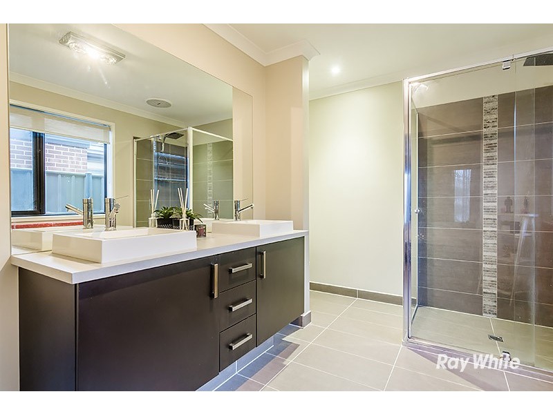 10 Pandora Drive, Cranbourne West VIC 3977