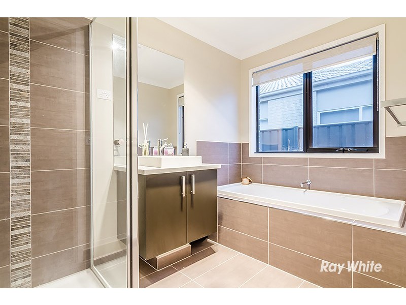 10 Pandora Drive, Cranbourne West VIC 3977